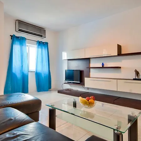 Διαμέρισμα St Julians Seafront 4-bedroom Σλιέμα