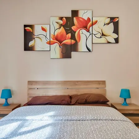 St Julians Seafront 4-bedroom Apartamento *
