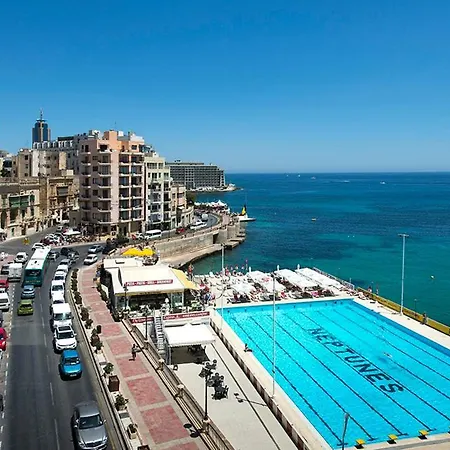 St Julians Seafront 4-bedroom Διαμέρισμα *