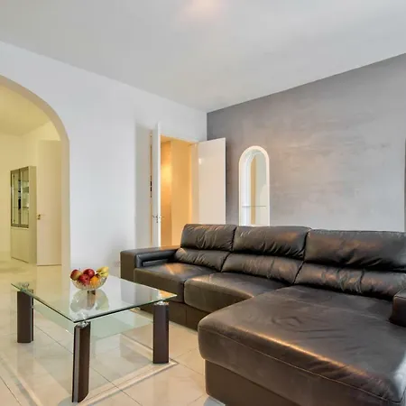 St Julians Seafront 4-bedroom *
