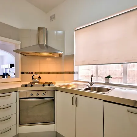 St Julians Seafront 4-bedroom Διαμέρισμα *