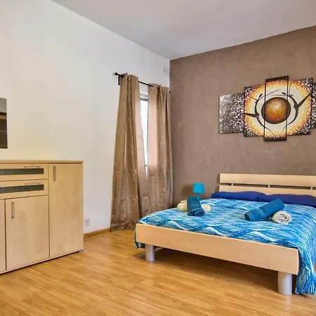St Julians Seafront 4-bedroom *