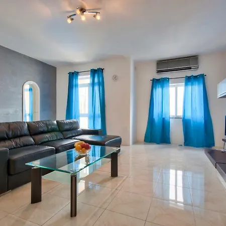 Διαμέρισμα St Julians Seafront 4-bedroom Σλιέμα