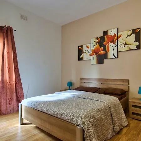 Apartamento St Julians Seafront 4-bedroom Sliema