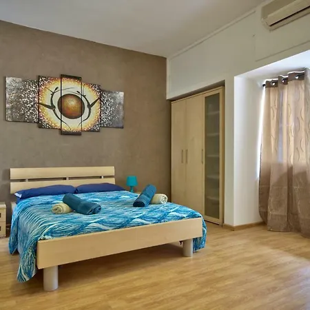 St Julians Seafront 4-bedroom Διαμέρισμα